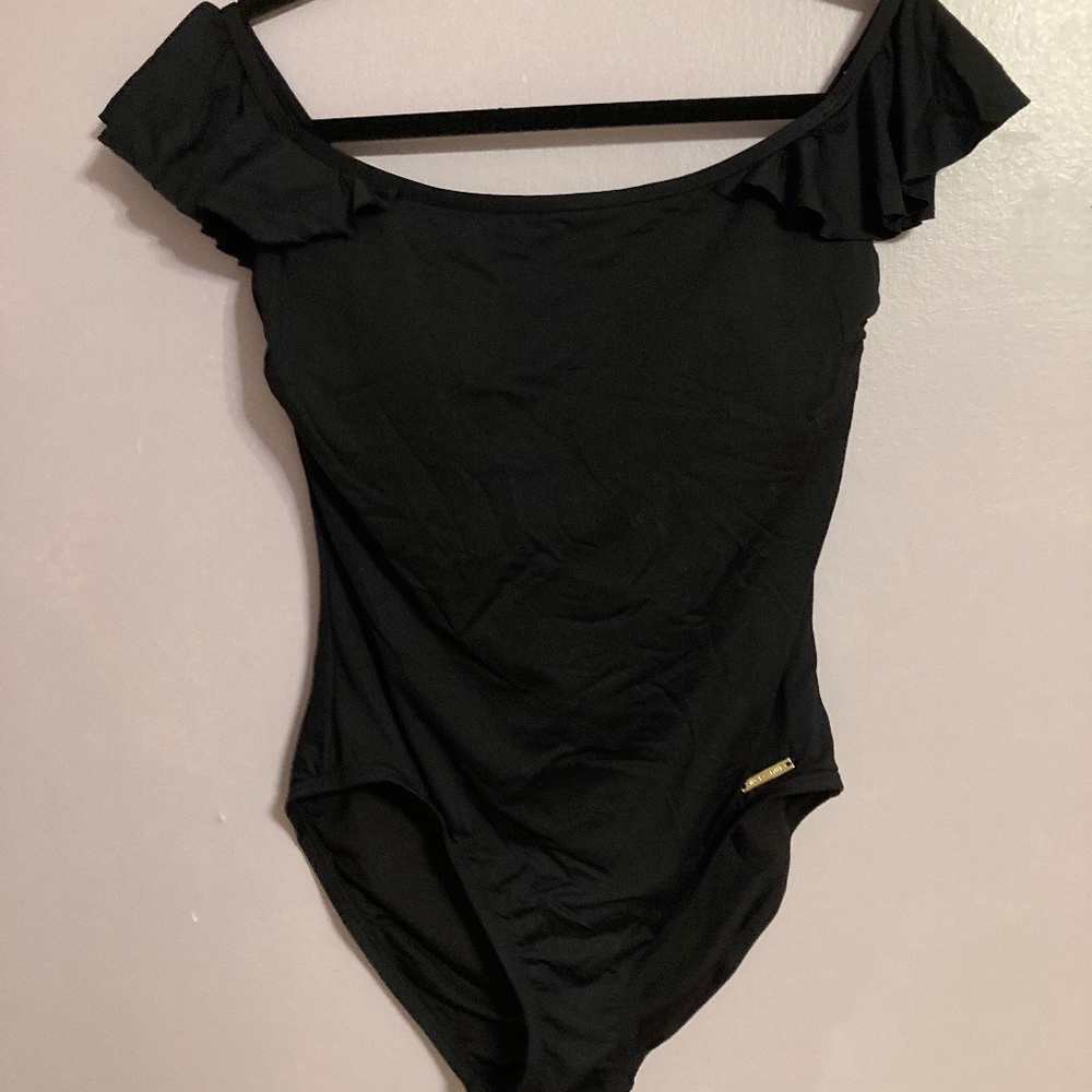 Vince Camuto drop shoulder shirred one piece swimsuit size 8